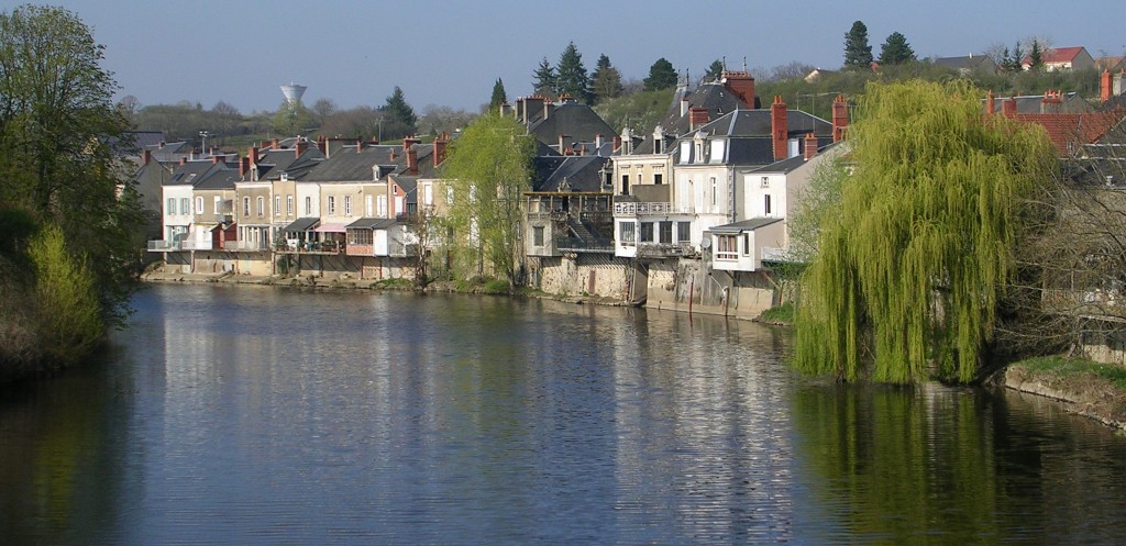Habitations au bord de la Creuse à Argenton-sur-Creuse