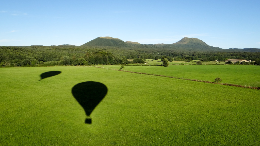 L'ombre de nos montgolfières se dessine au sol