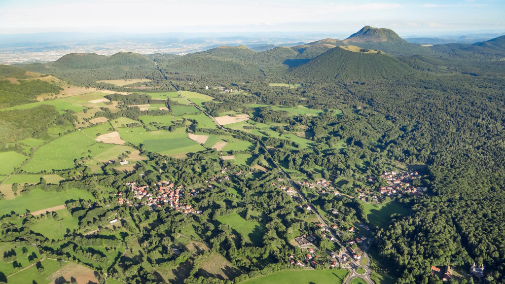 Les Roches, la route du col des Goules, Clermont Ferrand et la chaîne des Puys