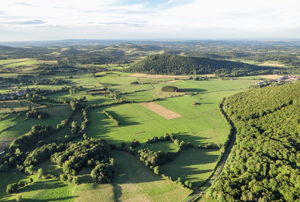 Puy de Verrières et gare de Charbonnières