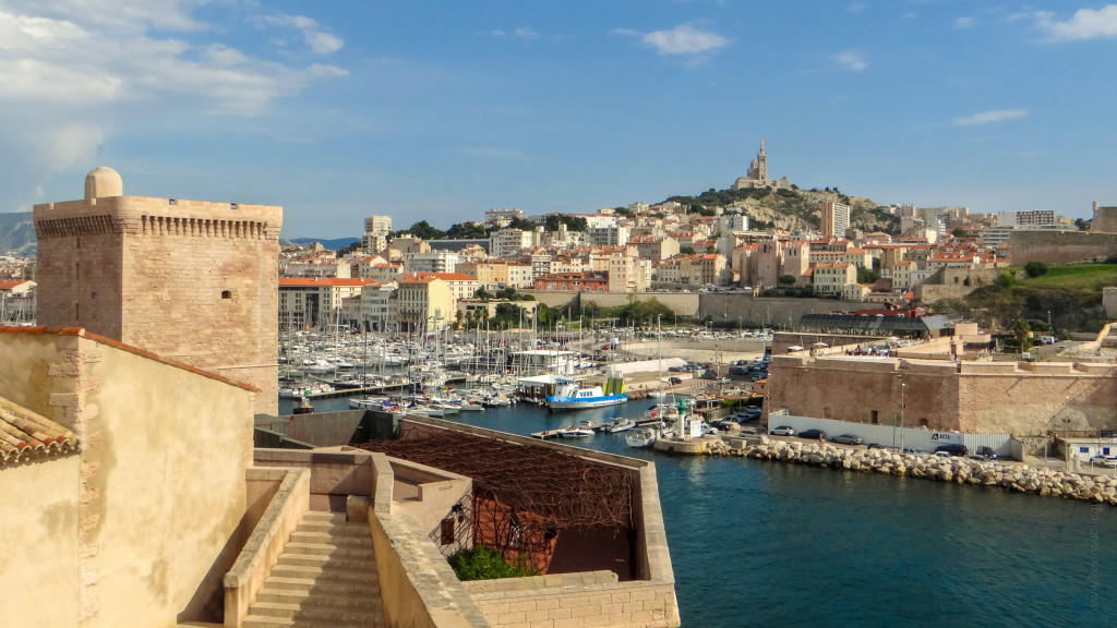 L'entrée du Vieux Port depuis le fort Saint-Jean